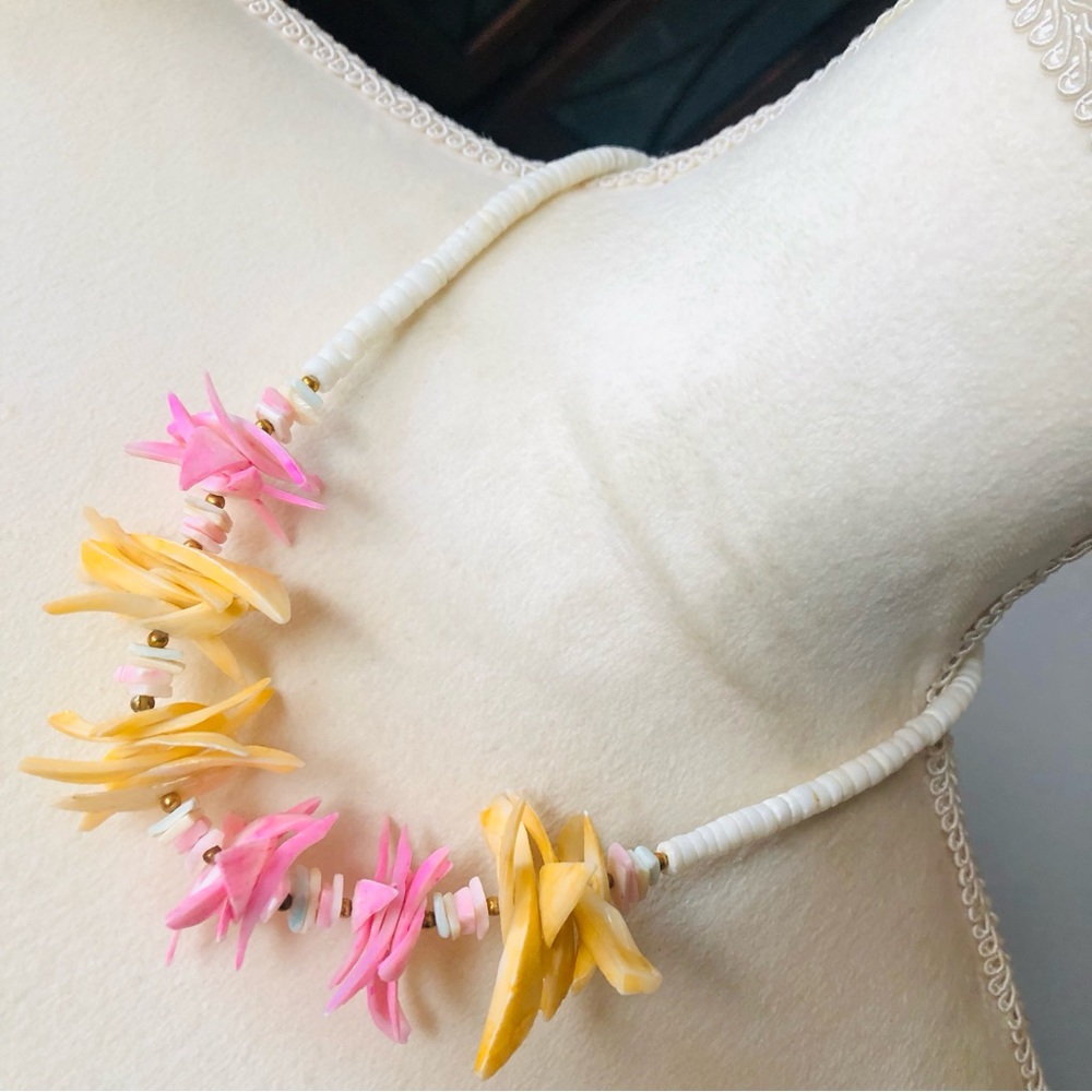 Vintage boho starburst shell necklace